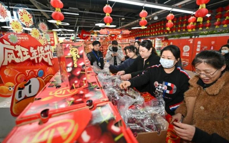 China juega su carta de consumo interno para capear la tormenta económica global